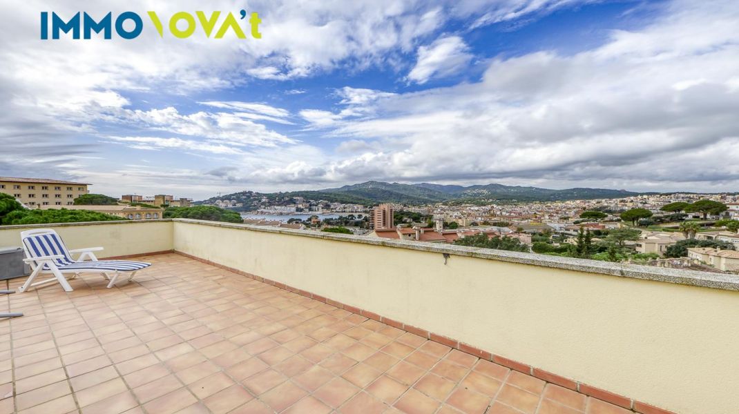 TERRAZA CON VISTAS AL MAR Y PK INCLUIDO