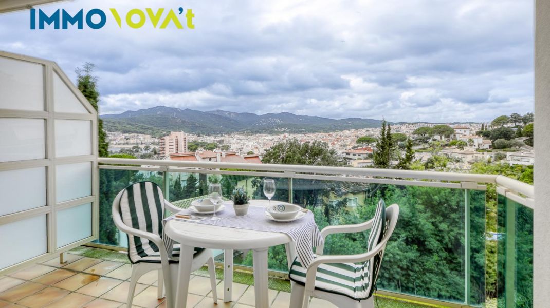 TERRAZA CON VISTAS AL MAR Y PK INCLUIDO