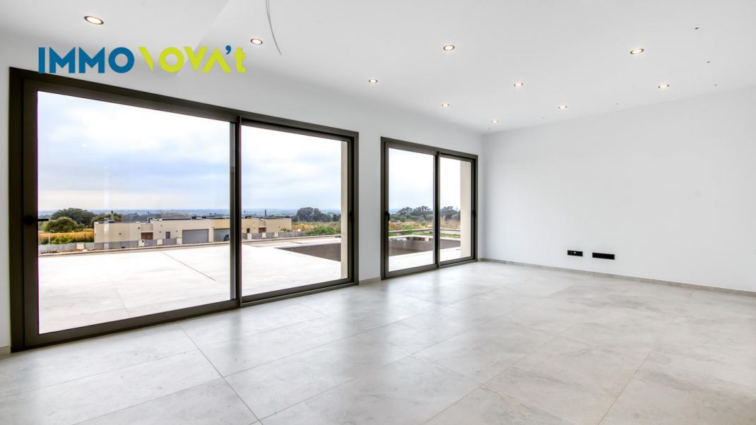 CASA PAREADA DE OBRA NUEVA