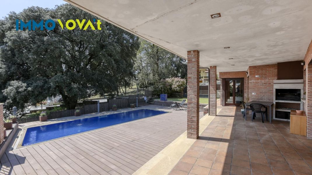 House in Bonmatí with pool, light and nature