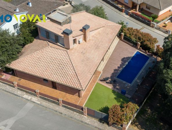 House in Bonmatí with pool, light and nature