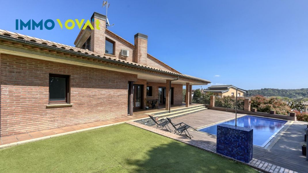 House in Bonmatí with pool, light and nature