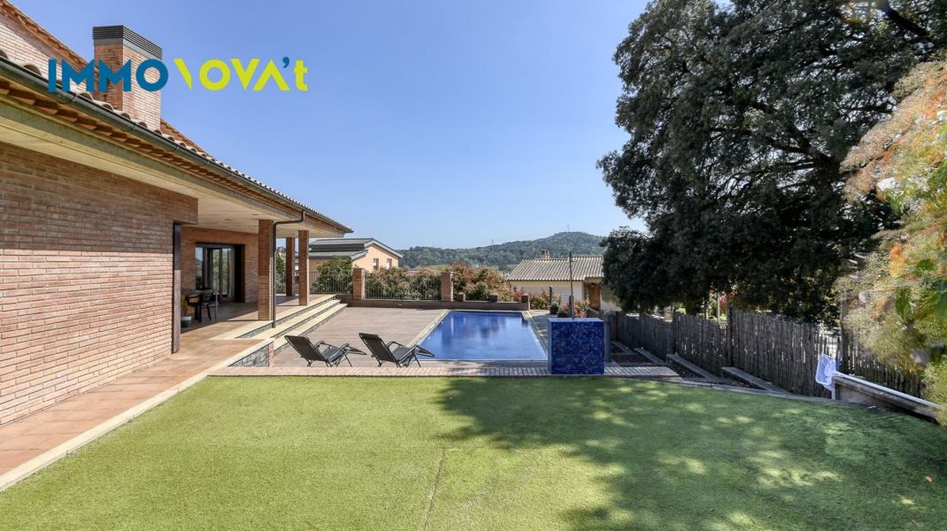 House in Bonmatí with pool, light and nature