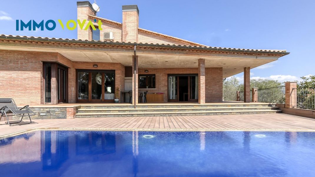 House in Bonmatí with pool, light and nature