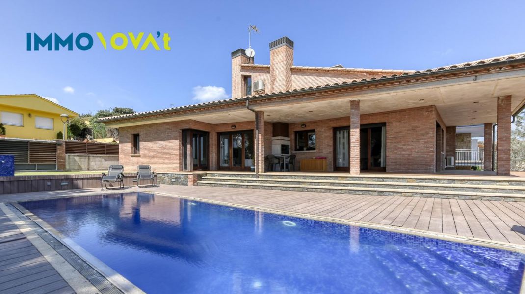 House in Bonmatí with pool, light and nature