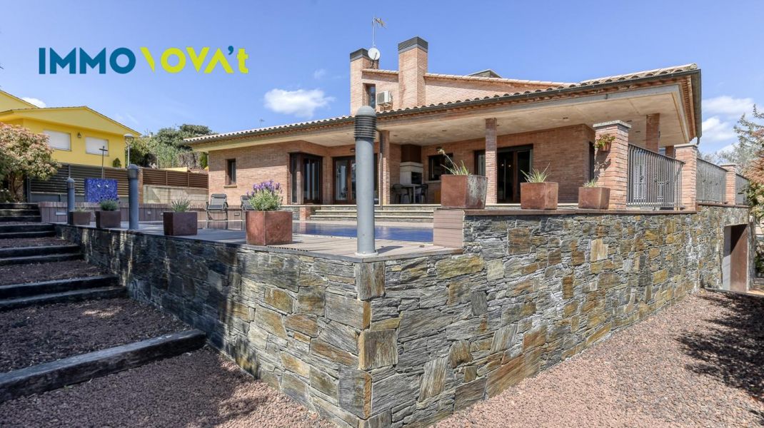 House in Bonmatí with pool, light and nature