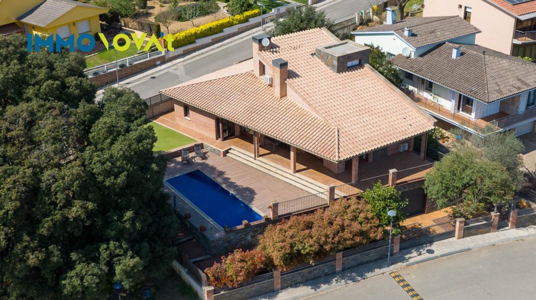 House in Bonmatí with pool, light and nature
