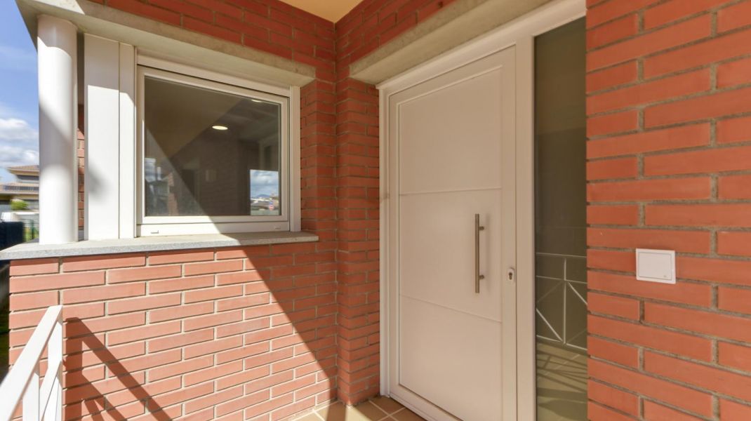 NEW CORNER HOUSE IN MATA (PORQUERES)