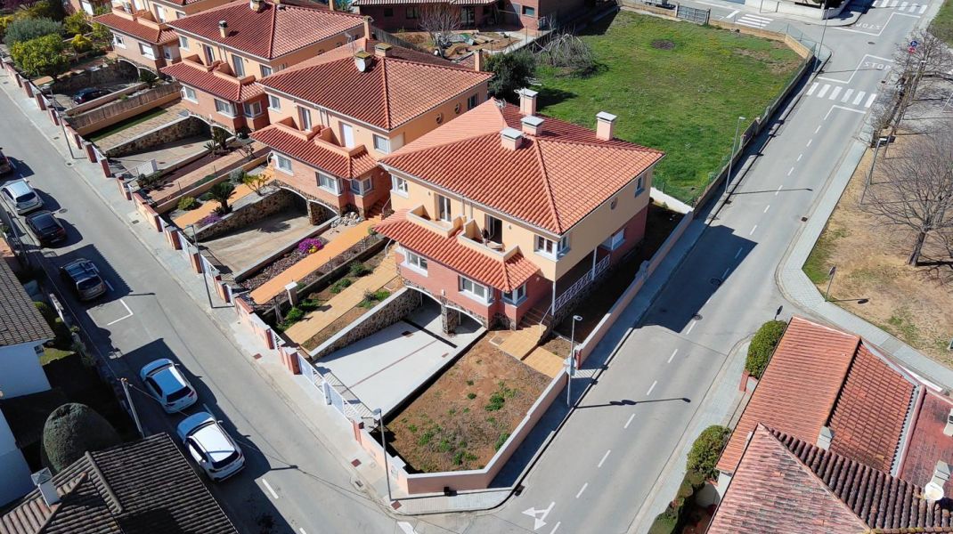 NEW CORNER HOUSE IN MATA (PORQUERES)