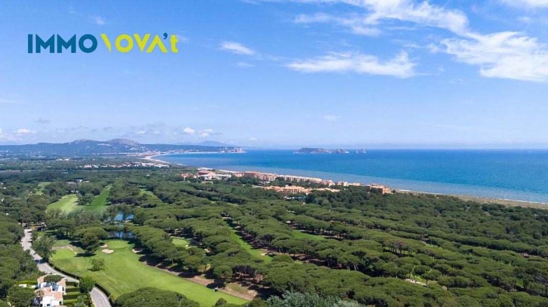 Un apartament a Pals per escapar de tot… o per fer-ne negoci. Tu tries.