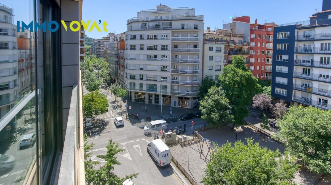 Living in Girona with Calm and Elegance