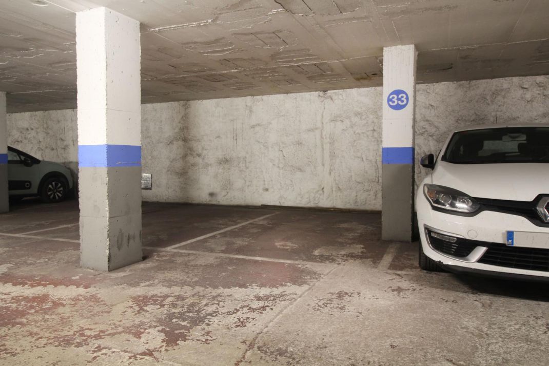 OPPORTUNITY! PARKING FOR A MEDIUM CAR IN THE CENTER OF GIRONA