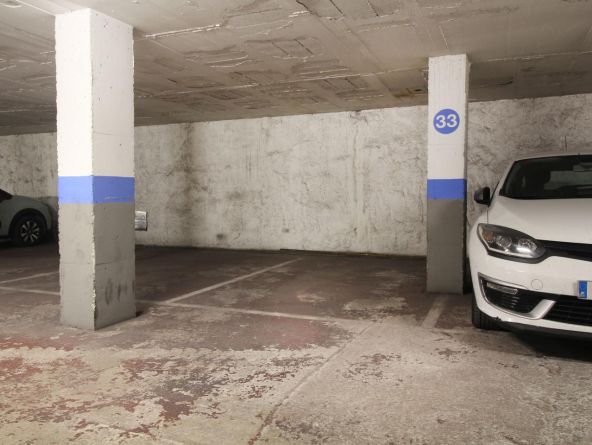 OPPORTUNITY! PARKING FOR A MEDIUM CAR IN THE CENTER OF GIRONA