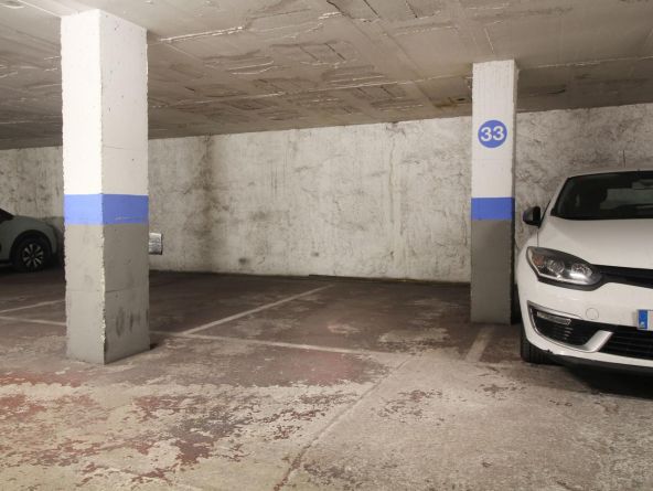 OPORTUNIDAD! PARKING PARA COCHE MEDIANO EN EL CENTRO DE GIRONA