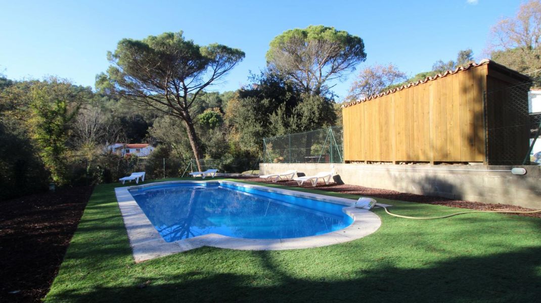 CASA AÏLLADA AMB PISCINA I 2600M2 DE PARCEL·LA