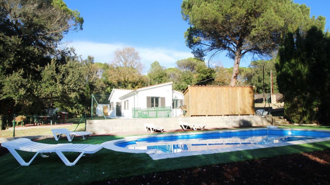 ISOLATED HOUSE WITH POOL AND 2600M2 OF PLOT