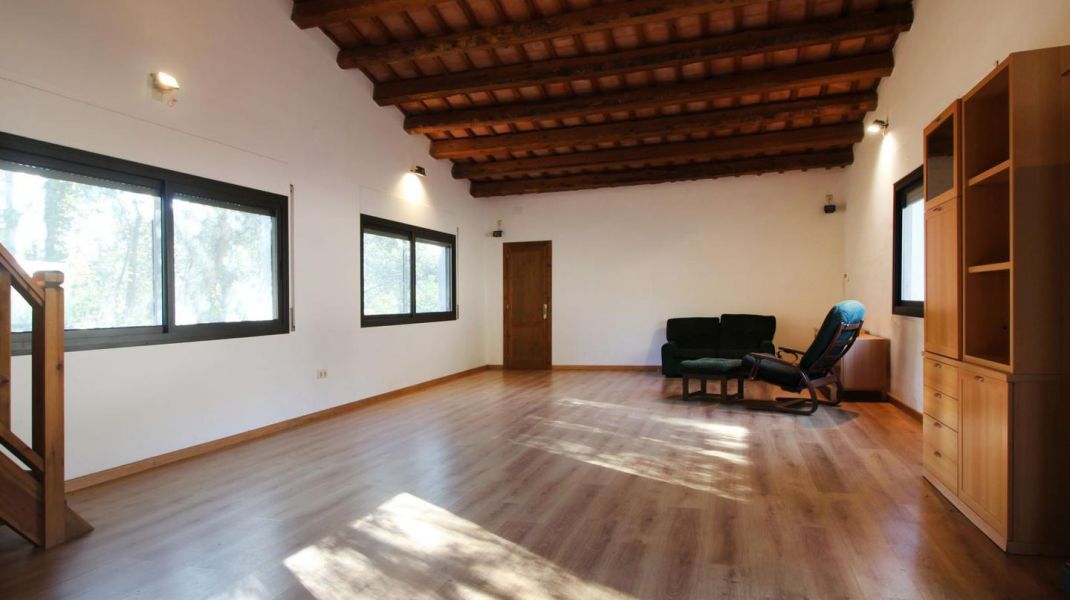 CASA AISLADA CON PISCINA Y 2600M2 DE PARCELA