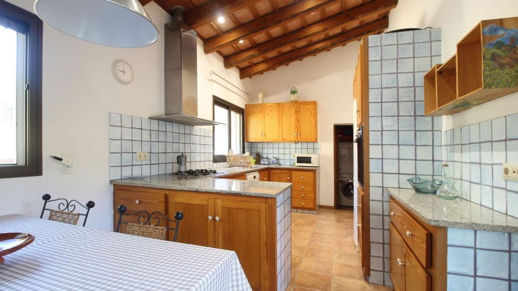 CASA AISLADA CON PISCINA Y 2600M2 DE PARCELA