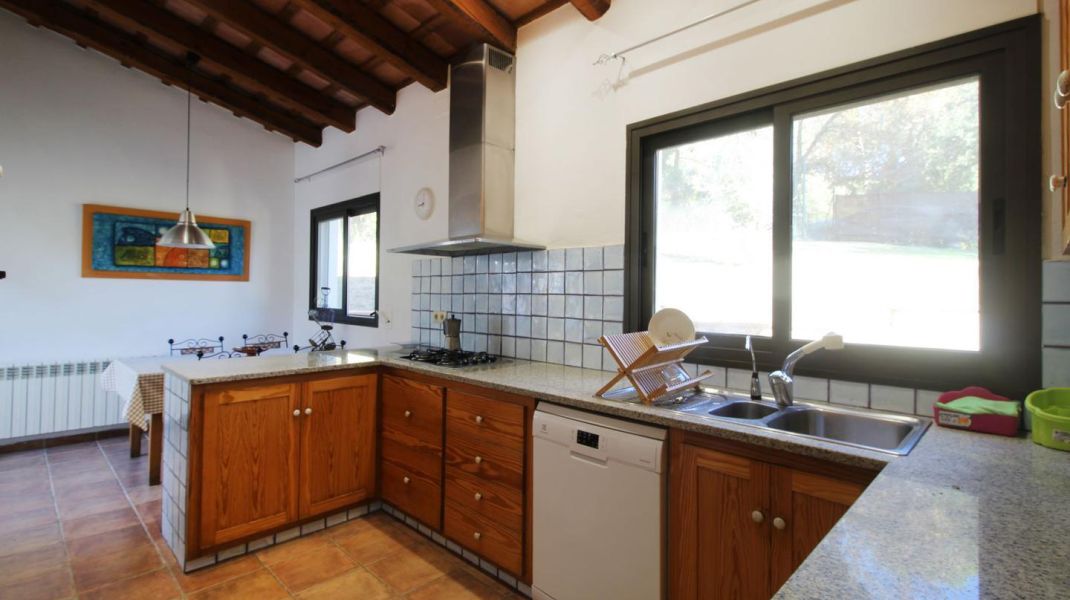 CASA AISLADA CON PISCINA Y 2600M2 DE PARCELA