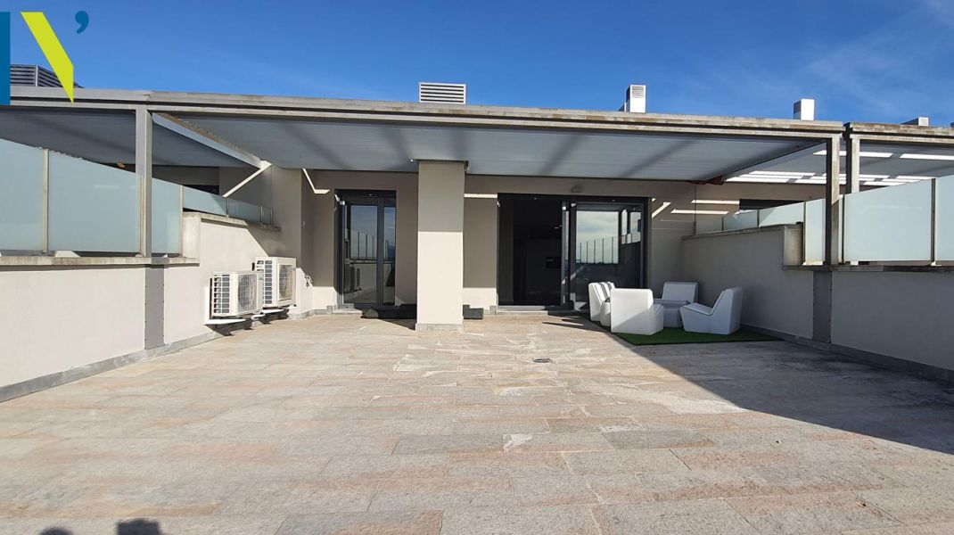 ESPECTACULAR ÁTICO DUPLEX CON GRAN TERRAZA