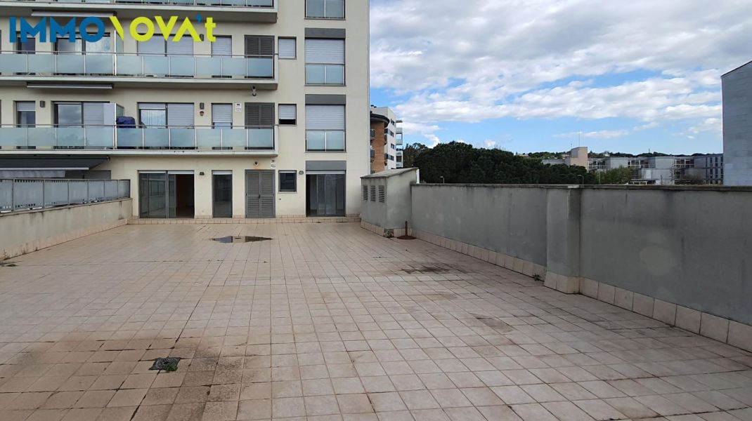 PIS DE 3 HABITACIONS I TERRASSA DE 175M2