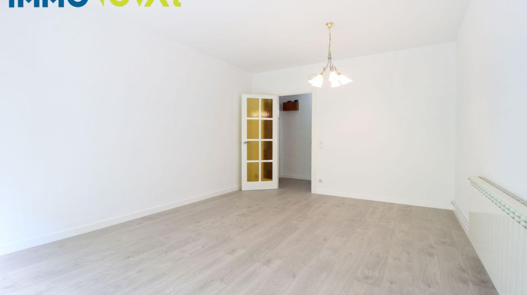 APARTMENT FOR RENT WITH 3 DOUBLE ROOMS