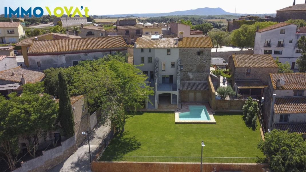 VILLAGE HOUSE WITH SWIMMING POOL IN THE BAIX EMPORDÀ