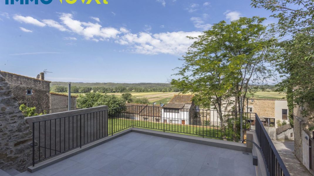 VILLAGE HOUSE WITH SWIMMING POOL IN THE BAIX EMPORDÀ