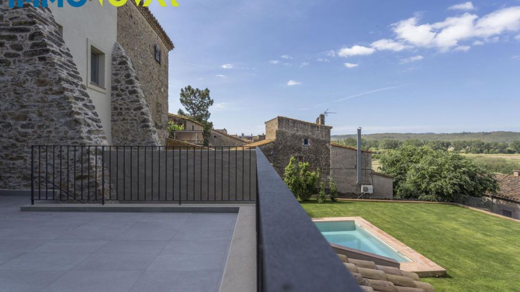 VILLAGE HOUSE WITH SWIMMING POOL IN THE BAIX EMPORDÀ