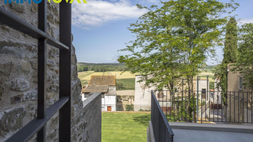 VILLAGE HOUSE WITH SWIMMING POOL IN THE BAIX EMPORDÀ