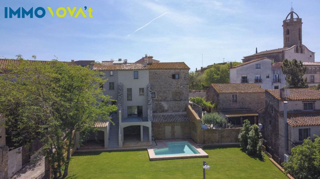 VILLAGE HOUSE WITH SWIMMING POOL IN THE BAIX EMPORDÀ