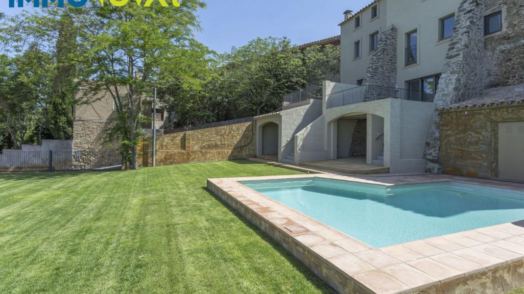 PROPERTY WITH TWO HOUSES AND SWIMMING POOL IN THE BAIX EMPORDÀ