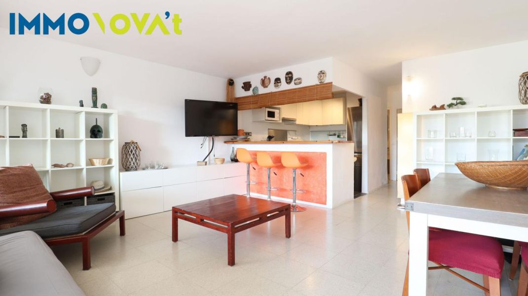 APARTAMENT AMB TERRASSA A 5 MIN. DE LA PLATJA