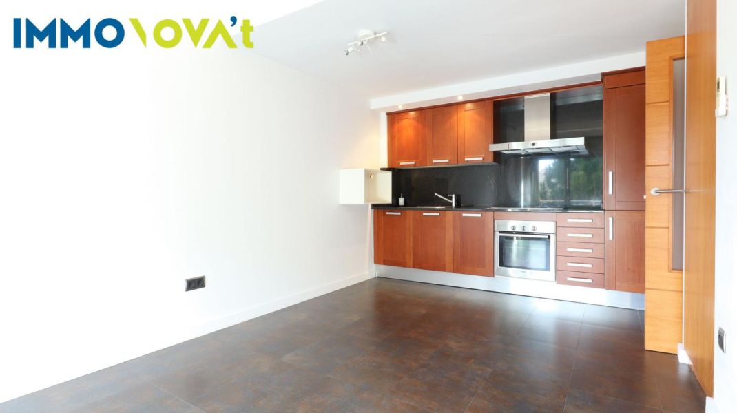 NICE 1 BEDROOM APARTMENT WITH PARKING SPACE