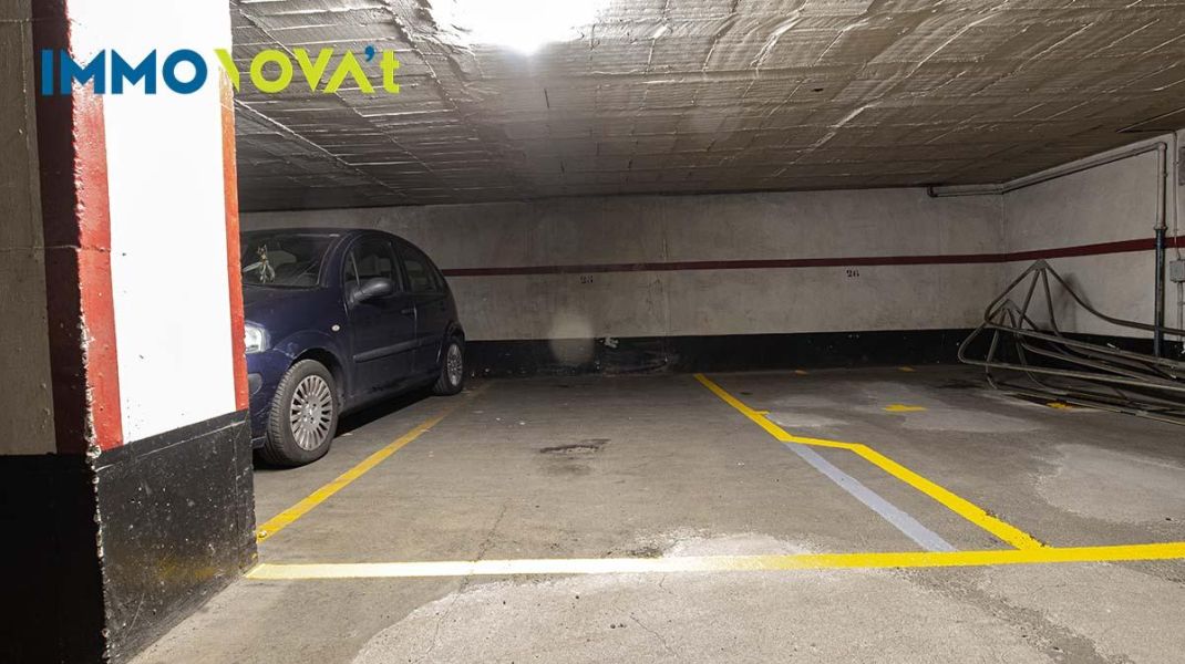 PARKING SPACES IN TRAVESSERA DE LA CREU