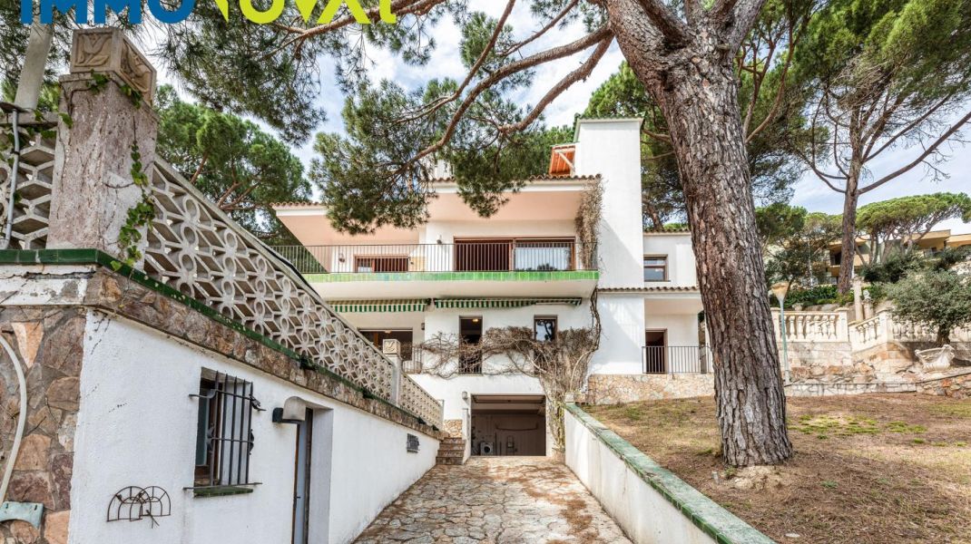 EXCLUSIVE PROPERTY IN CALELLA WITH SEA VIEWS