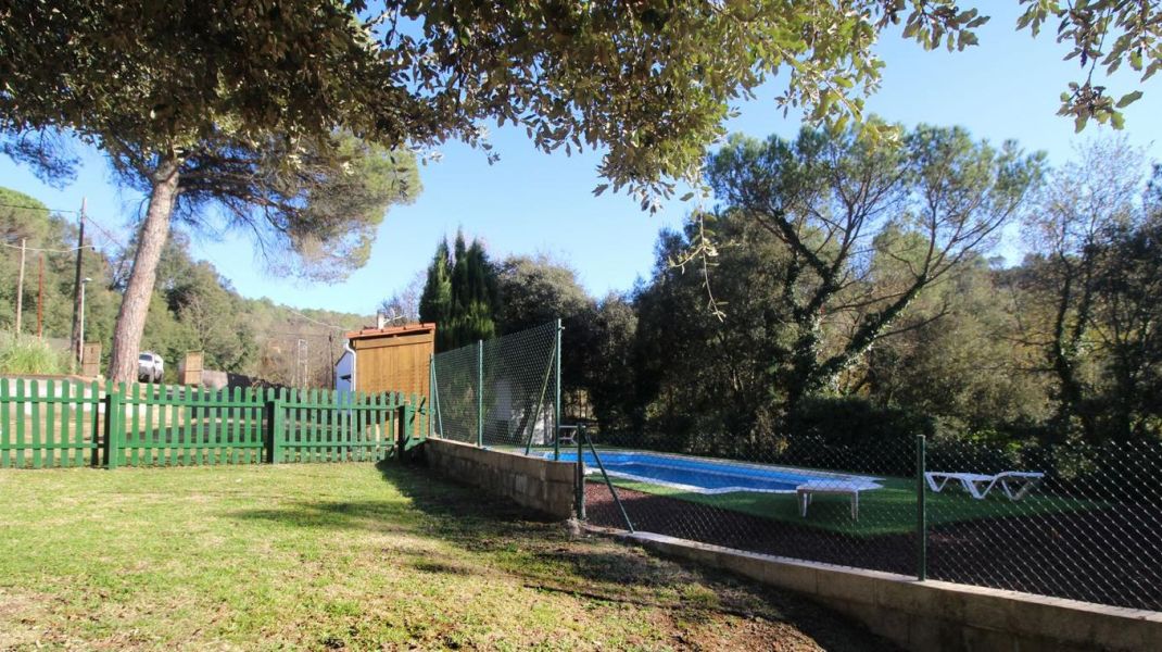 Detached house with pool and 2600m2 of plot