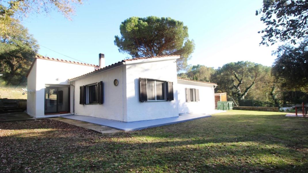 Detached house with pool and 2600m2 of plot