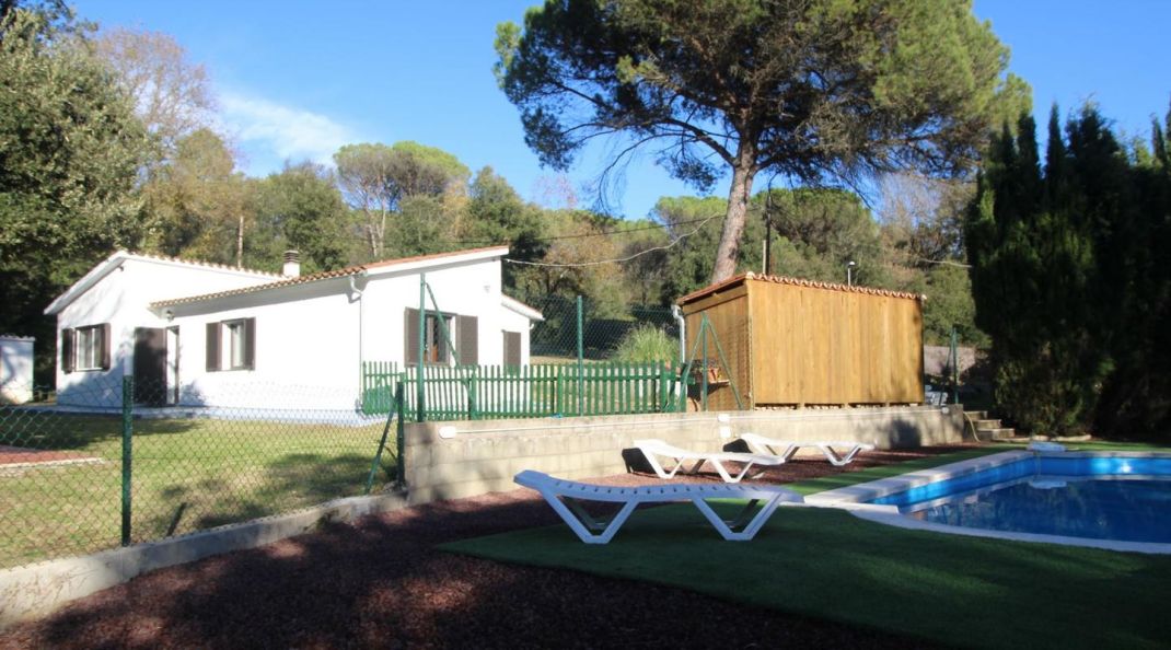 Detached house with pool and 2600m2 of plot