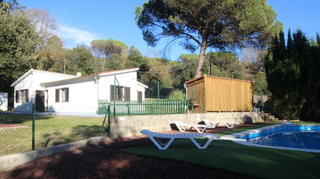 Detached house with pool and 2600m2 of plot