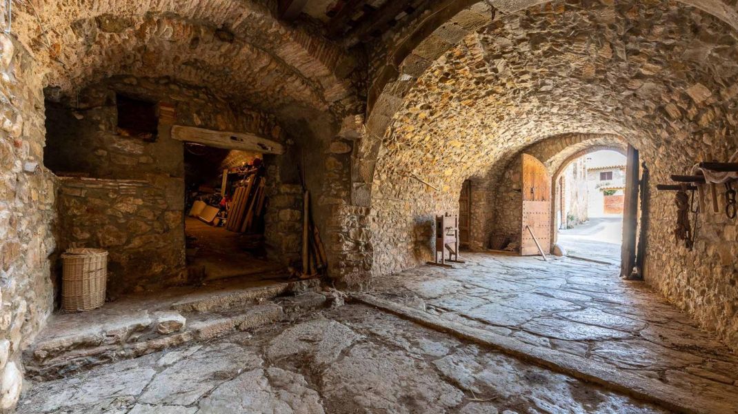 XVII CENTURY PROPERTY TO REHABILITATE IN A HOTEL-APARTMENTS