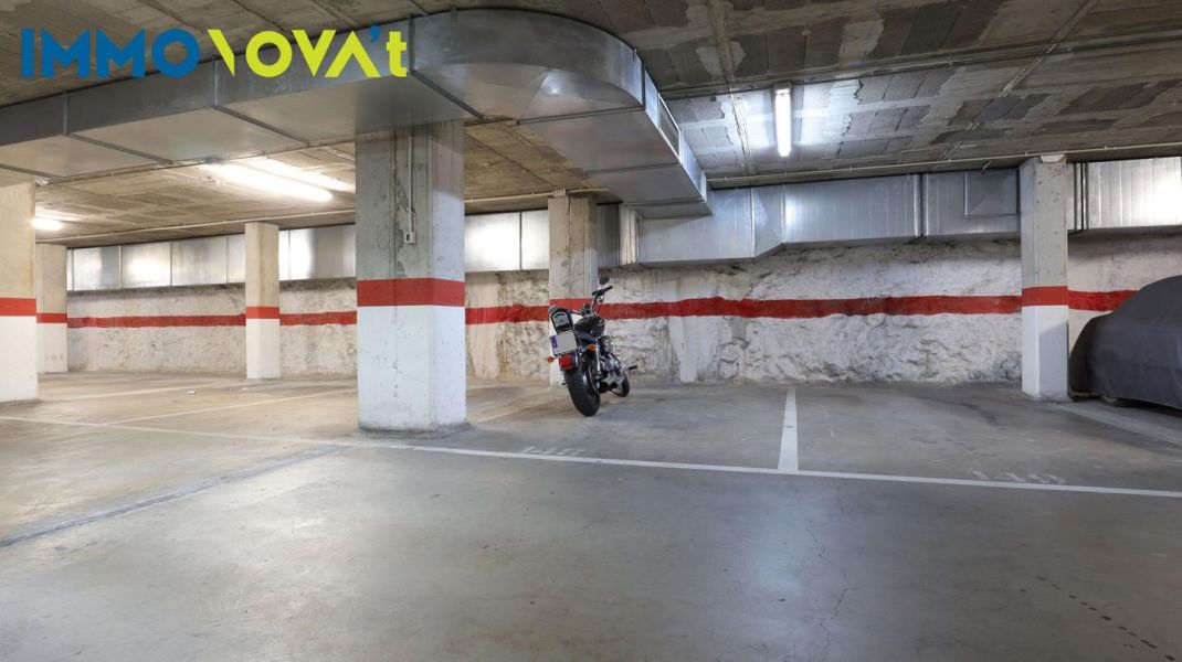 AVE Girona parking spaces