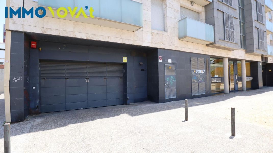 AVE Girona parking spaces