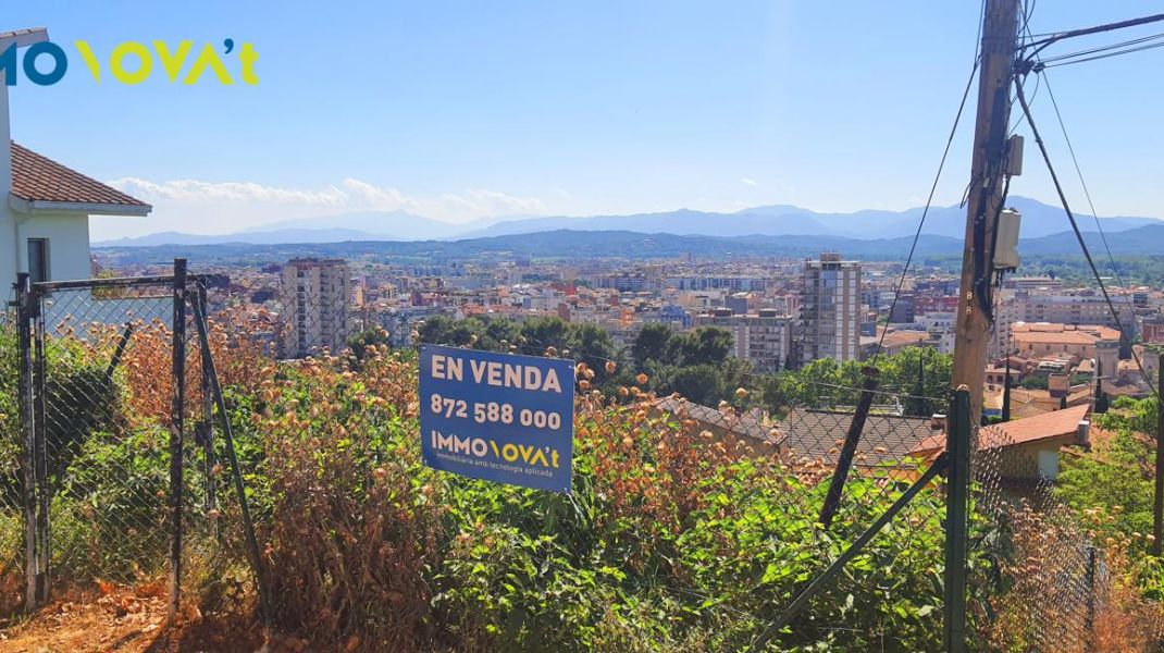 Plot with views in Les Pedreres