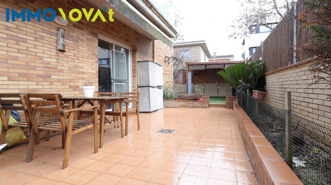 Planta baja con terraza y piscina en Sarrià de Ter.