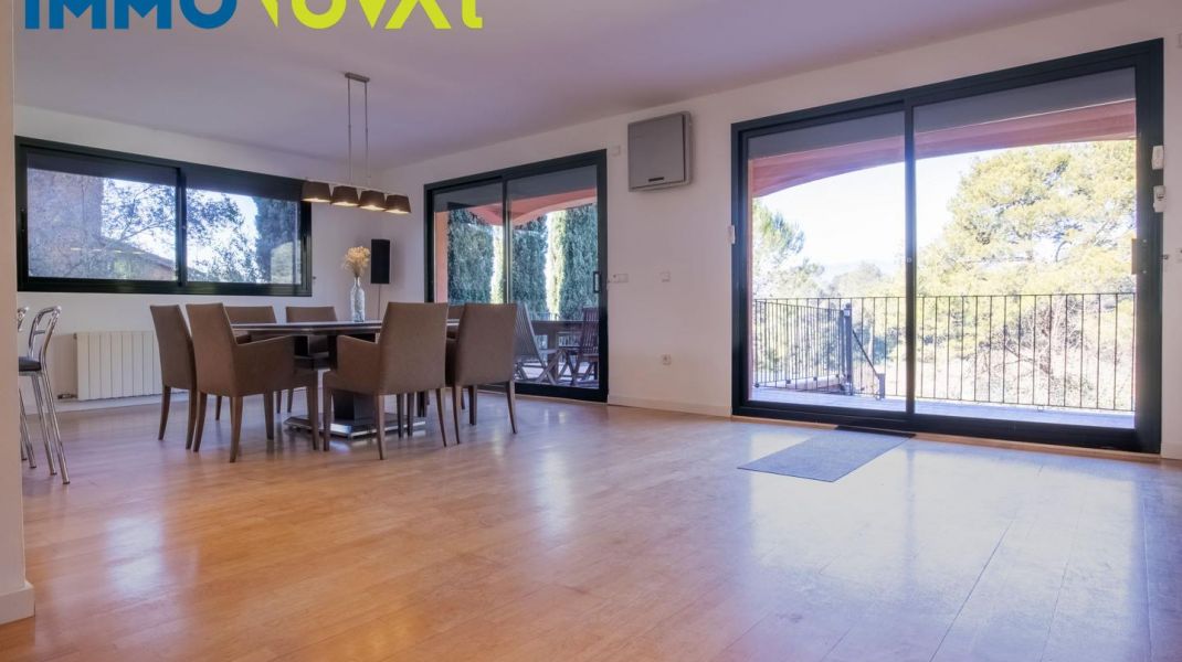 CASA AÏLLADA AMB PISCINA AL GOLF