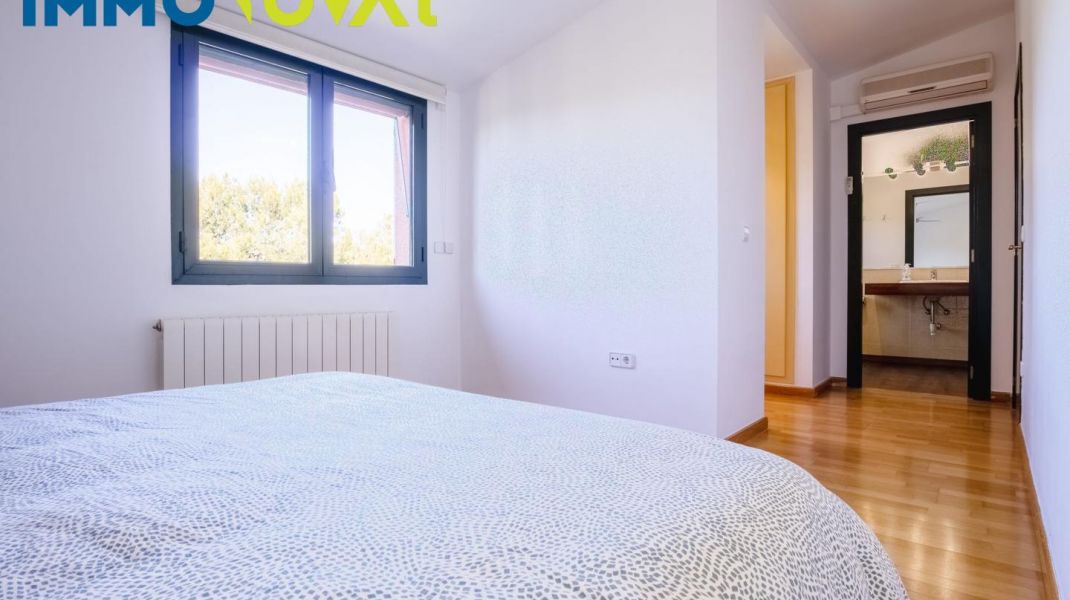 CASA AÏLLADA AMB PISCINA AL GOLF