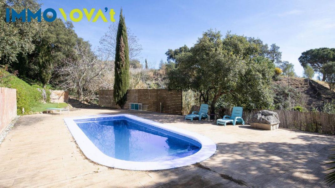 Xalet amb piscina i vistes a St. Feliu de Guíxols