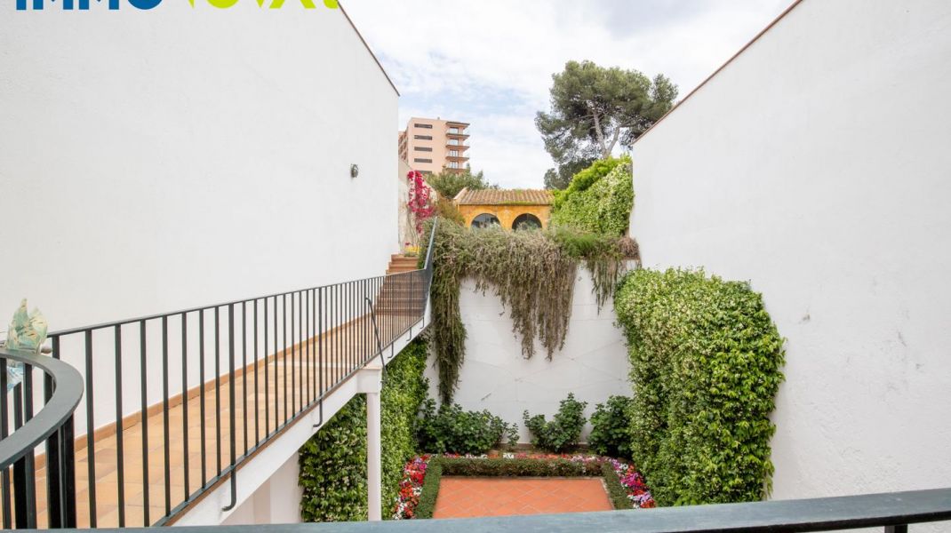 Casa reformada i equipada a tocar la platja de Sant Feliu de Guíxols