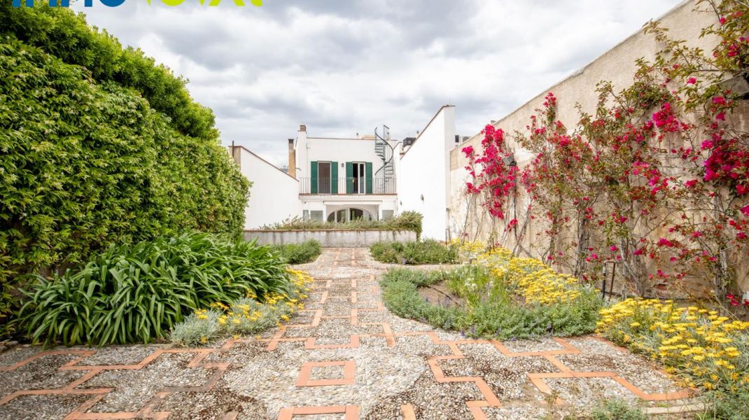 Casa reformada i equipada a tocar la platja de Sant Feliu de Guíxols